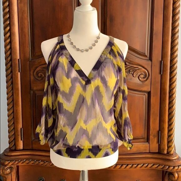 Charlotte Russe printed cold shoulder top- size XS - Picture 1 of 8